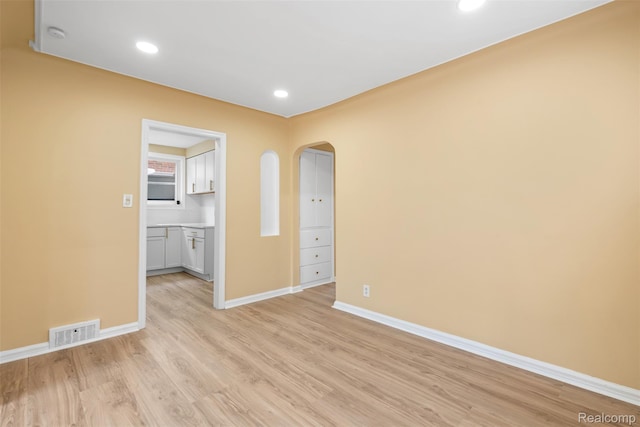 18696 Cherrylawn St, Detroit, MI 48221 - unfurnished room with baseboards, light wood-style floors, arched walkways, and recessed lighting