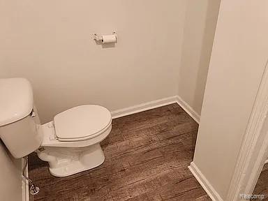 513 W Kilborn St, Lansing, MI 48906 - half bath with toilet, wood finished floors, and baseboards
