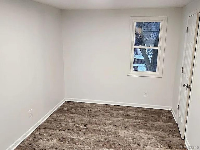 513 W Kilborn St, Lansing, MI 48906 - unfurnished room featuring dark wood-style floors and baseboards