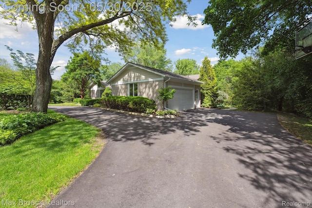 4335 Queens Way, Bloomfield Hills, MI 48304 - single story home with asphalt driveway, brick siding, and an attached garage