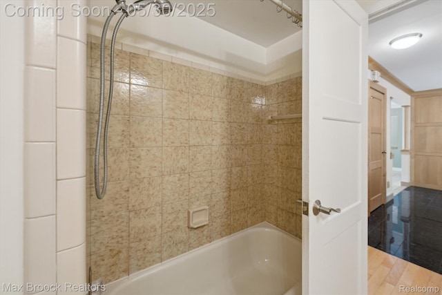 4335 Queens Way, Bloomfield Hills, MI 48304 - bathroom with shower / washtub combination