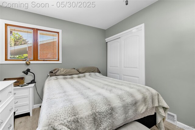 32601 Grinsell Dr, Warren, MI 48092 - bedroom featuring a closet, baseboards, and light wood-style floors