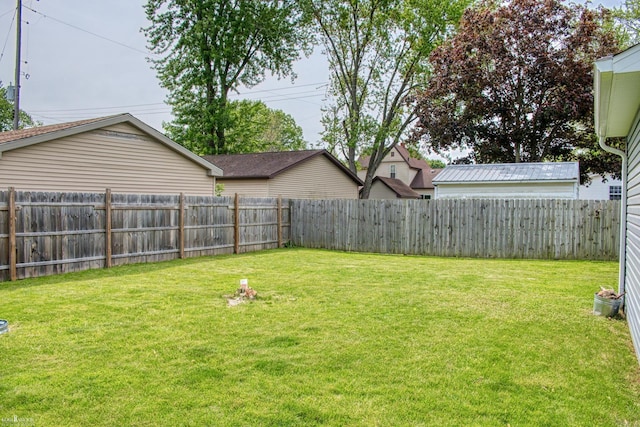 703 W Main St, Durand, MI 48429 - view of yard