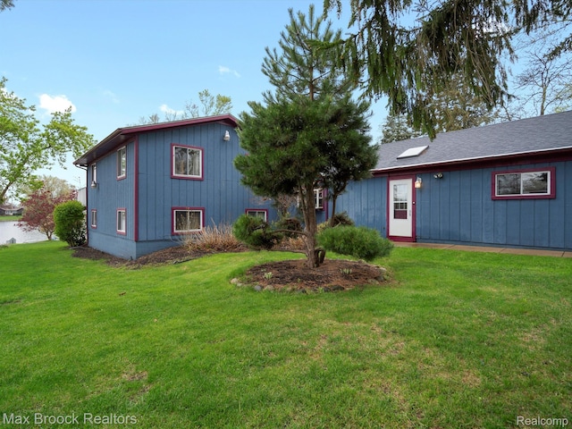 9431 Mandon Rd, White Lake, MI 48386 - view of front of house featuring a front lawn