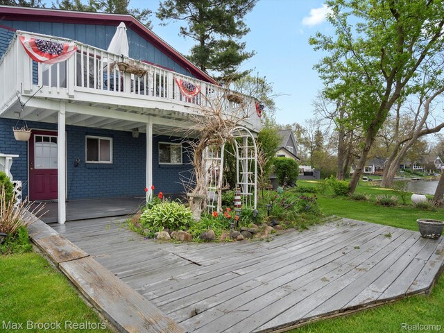 9431 Mandon Rd, White Lake, MI 48386 - view of wooden deck