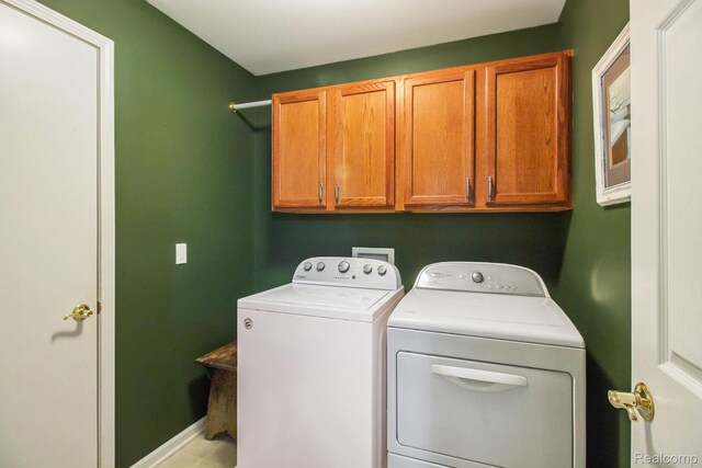 5886 Augusta Ln, Grand Blanc, MI 48439 - laundry area featuring washer and clothes dryer, cabinet space, and baseboards