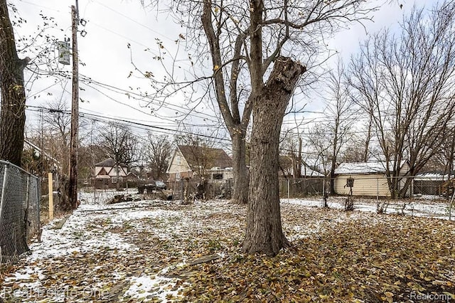 15827 Tracey St, Detroit, MI 48227 - view of snowy yard