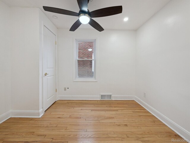 18212 Sorrento St, Detroit, MI 48235 - empty room with light wood-type flooring, baseboards, ceiling fan, and recessed lighting