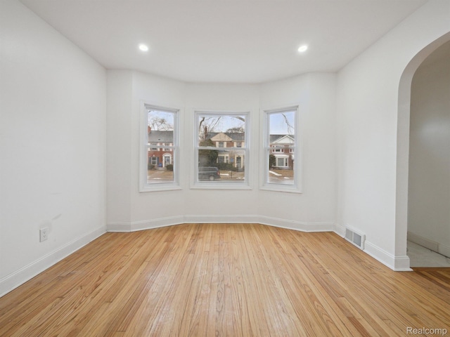 18212 Sorrento St, Detroit, MI 48235 - unfurnished room featuring arched walkways, light wood finished floors, baseboards, and recessed lighting