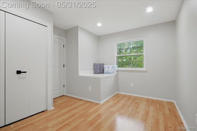 3004 Lansdowne Rd, Waterford, MI 48329 - unfurnished bedroom with light wood-style floors, baseboards, a closet, and recessed lighting