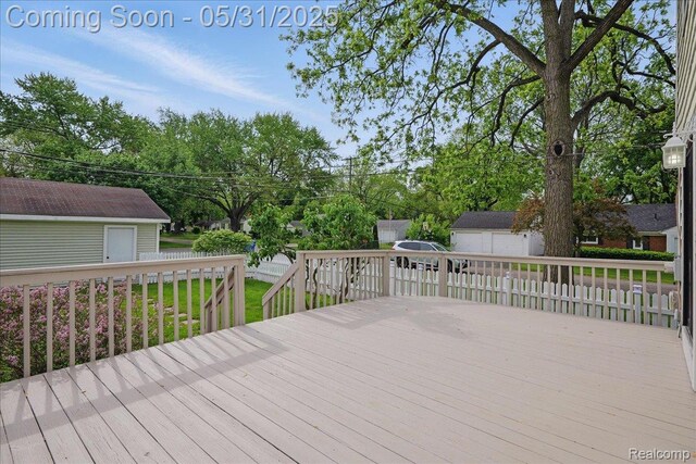 3004 Lansdowne Rd, Waterford, MI 48329 - view of wooden terrace