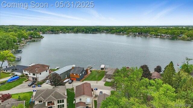 3004 Lansdowne Rd, Waterford, MI 48329 - bird's eye view of a nearby body of water