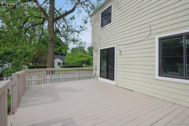 3004 Lansdowne Rd, Waterford, MI 48329 - view of wooden terrace