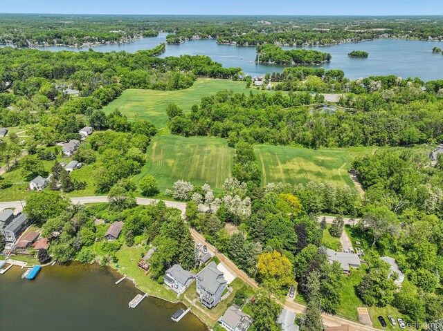 6652 Westminister St, Fenton, MI 48430 - bird's eye view of a nearby body of water