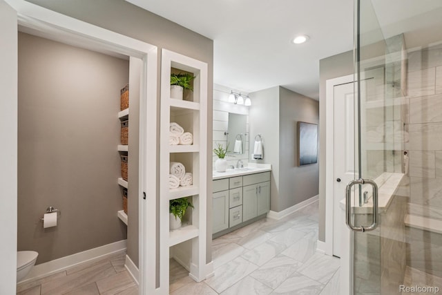 6652 Westminister St, Fenton, MI 48430 - full bathroom with vanity, a shower stall, toilet, recessed lighting, and baseboards