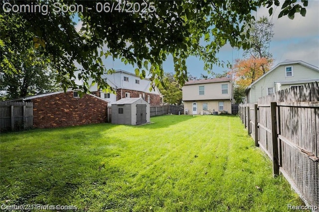 23060 Berdeno Ave, Hazel Park, MI 48030 - view of yard