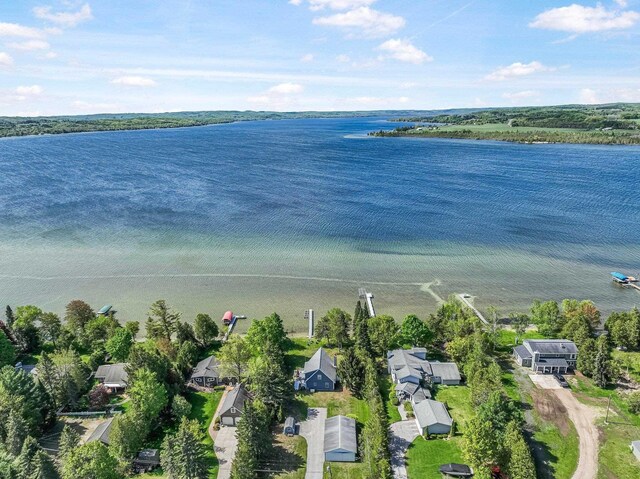 7550 E Sierra Dr, Traverse City, MI 49684