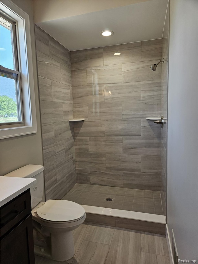 3059 Regatta Dr, St, MI 48079 - bathroom featuring toilet, vanity, a tile shower, and recessed lighting