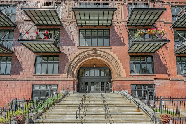 600 Broadway Ave NW Unit 117, Grand Rapids, MI 49504 - view of property with stairway