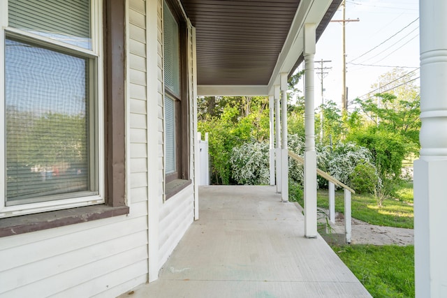1007 Ionia Ave SW, Grand Rapids, MI 49507 - view of covered porch