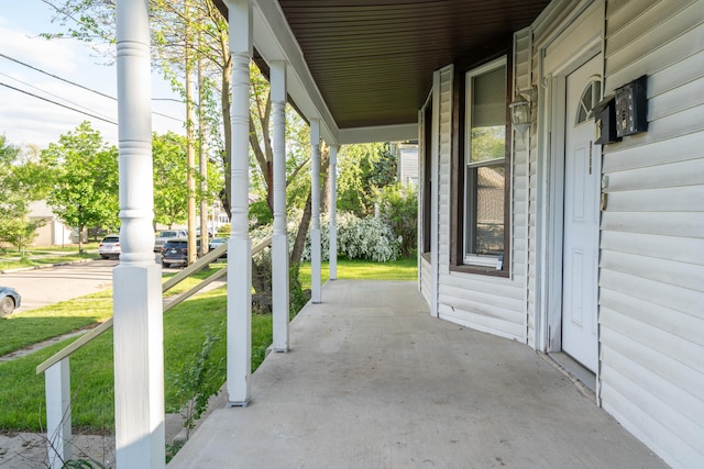 1007 Ionia Ave SW, Grand Rapids, MI 49507 - covered porch with a yard