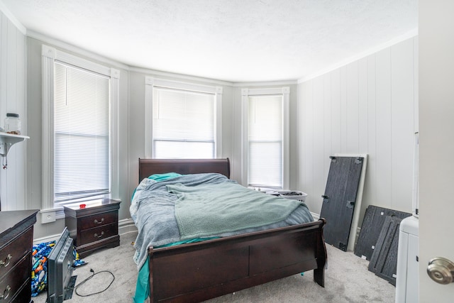 1007 Ionia Ave SW, Grand Rapids, MI 49507 - carpeted bedroom with crown molding