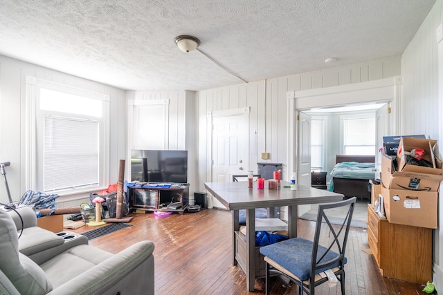 1007 Ionia Ave SW, Grand Rapids, MI 49507 - living area featuring dark wood-style flooring and a textured ceiling
