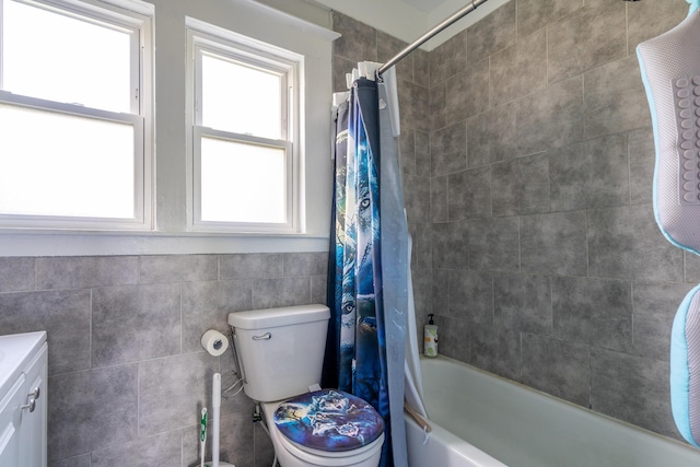 1007 Ionia Ave SW, Grand Rapids, MI 49507 - full bath with tile walls, shower / bath combo, vanity, and toilet