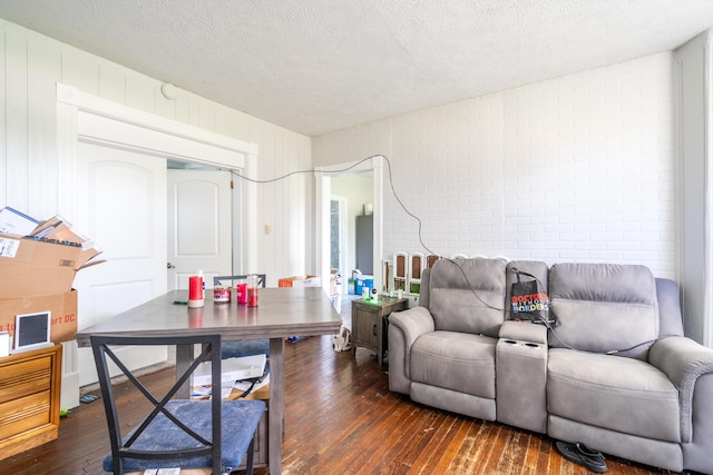 1007 Ionia Ave SW, Grand Rapids, MI 49507 - living area featuring dark wood-style flooring and a textured ceiling
