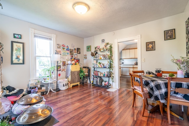 1007 Ionia Ave SW, Grand Rapids, MI 49507 - dining area with wood finished floors, a textured ceiling, and an office area
