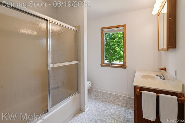 4333 Running Deer Trl, Pigeon, MI 48755 - full bath with vanity and bath / shower combo with glass door