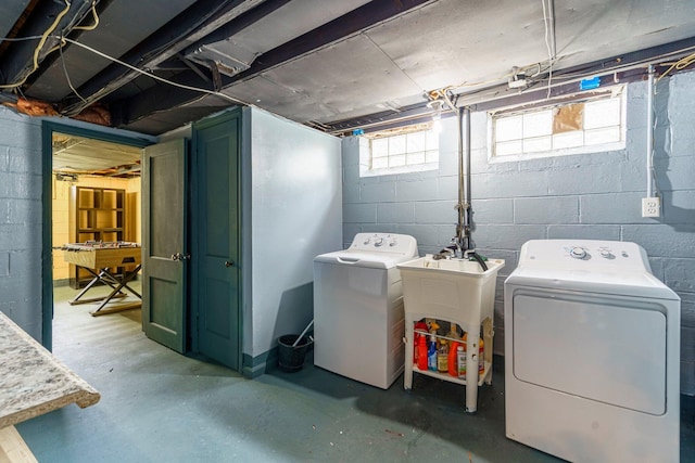 15501 E Jefferson Ave, Grosse Pointe Park, MI 48230 - washroom with washing machine and dryer