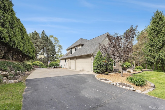 1437 Rillview Ct, Metamora, MI 48455 - view of side of property featuring driveway, a yard, and a shingled roof