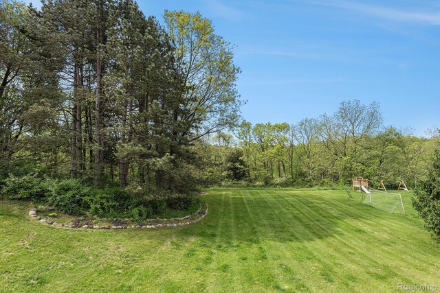 1437 Rillview Ct, Metamora, MI 48455 - view of yard with an area for sports