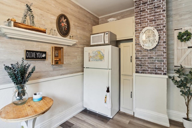 700 S Washington, Mount Pleasant, MI 48858 - kitchen with white appliances, baseboards, wood finished floors, and crown molding