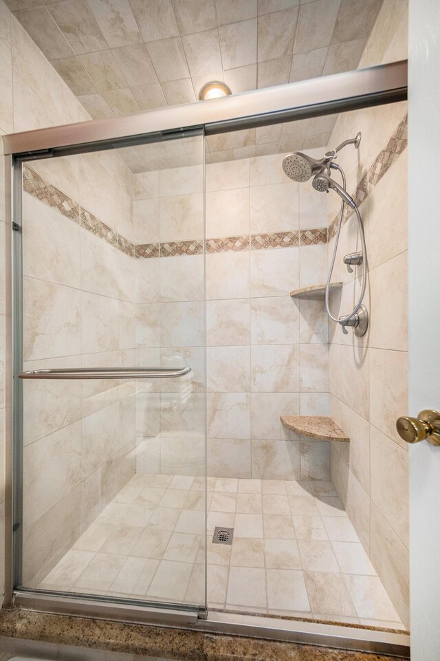7643 Cottonwood Ln, Dexter, MI 48130 - full bath featuring a stall shower