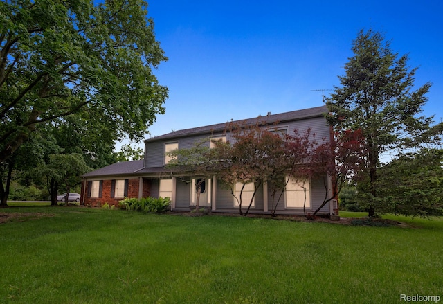 4603 Hedgewood, Bloomfield Hills, MI 48301 - back of house featuring a yard