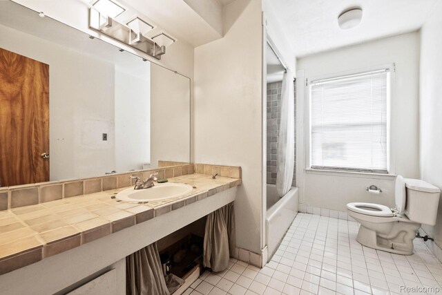 4603 Hedgewood, Bloomfield Hills, MI 48301 - full bath featuring toilet, vanity, tile patterned floors, and shower / bath combination