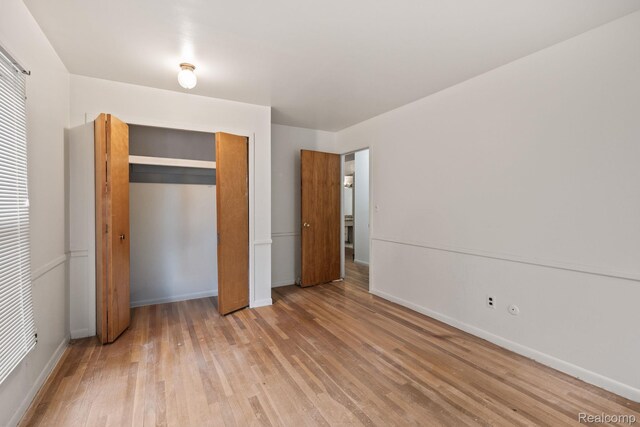 4603 Hedgewood, Bloomfield Hills, MI 48301 - unfurnished bedroom featuring light wood-style floors, a closet, and baseboards