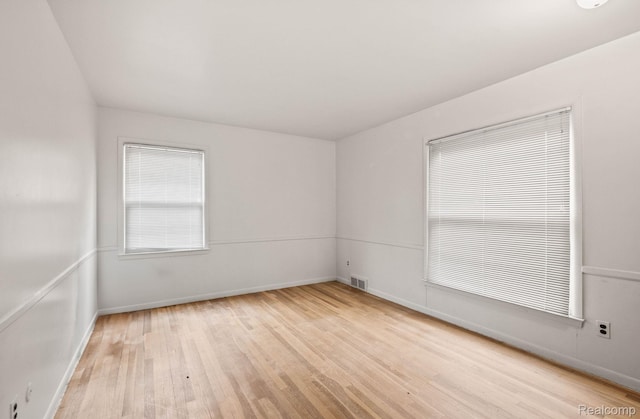 4603 Hedgewood, Bloomfield Hills, MI 48301 - unfurnished room featuring wood finished floors and baseboards