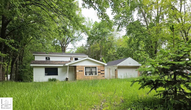 3416 Willard Rd, Birch Run, MI 48415 - view of front of property with a detached garage