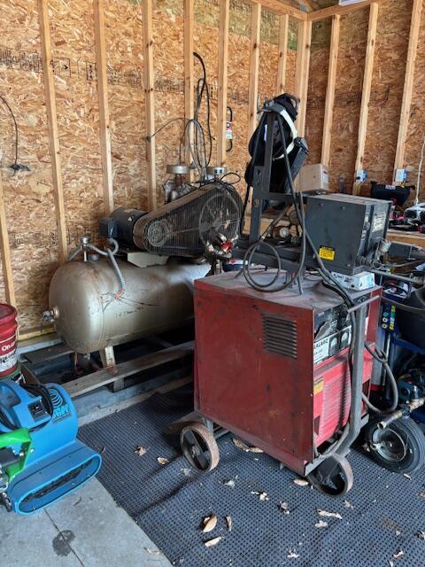 209 S Lake Ave, Fremont, MI 49412 - view of miscellaneous room