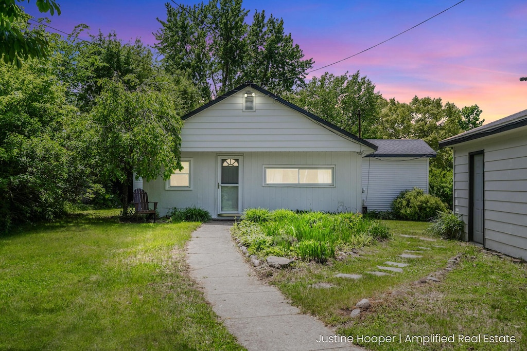 2257 Iroquois Trl, Hastings, MI 49058 - view of front of property featuring a front lawn
