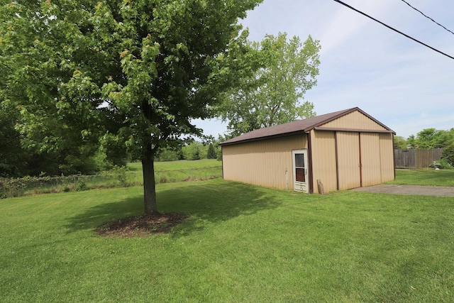 1029 N Linden Rd, Flint, MI 48532 - view of yard with an outbuilding
