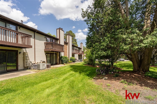 24327 Evergreen Rd, Southfield, MI 48075 - view of grassy yard