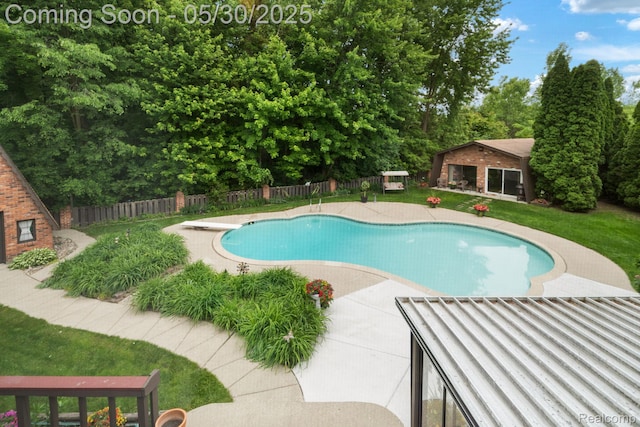 9495 Continental Dr, Taylor, MI 48180 - view of swimming pool with view of wooded area and a patio