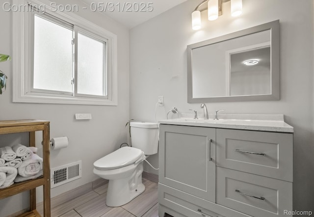 1916 Squirrel Valley Dr, Bloomfield Hills, MI 48304 - half bath featuring vanity, toilet, and baseboards