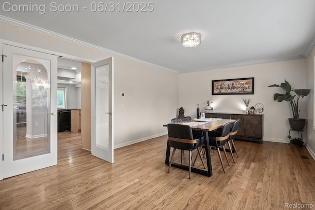1916 Squirrel Valley Dr, Bloomfield Hills, MI 48304 - dining area featuring light wood-style floors, baseboards, ornamental molding, and arched walkways