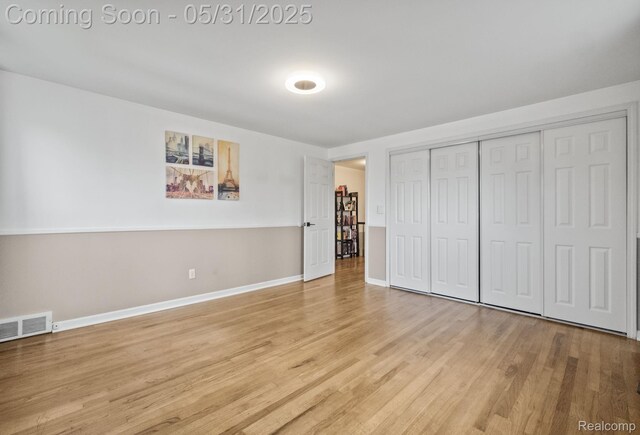 1916 Squirrel Valley Dr, Bloomfield Hills, MI 48304 - unfurnished bedroom featuring wood finished floors, baseboards, and a closet