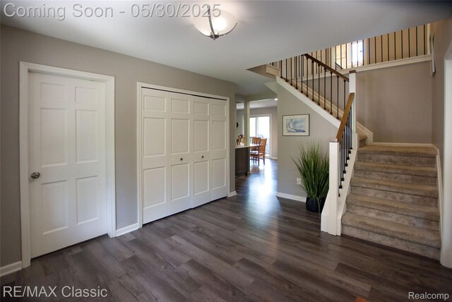 44500 Louvert Ct, Novi, MI 48375 - entrance foyer featuring dark wood-type flooring, stairway, and baseboards